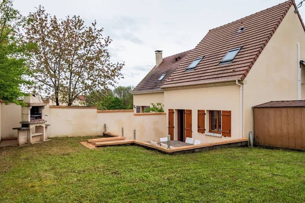 Maison avec terrasse et jardin proche Giverny. in Bonnières-sur-Seine, Yvelines