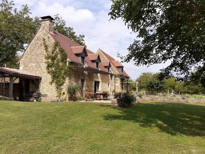 Location de vacances pour 6 personnes, avec Terrasse et Jardin ainsi que Piscine et Vue à Saint-Vincent-de-Cosse