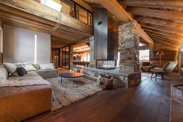 Gîte pour 15 personnes, avec piscine ainsi que terrasse et sauna à Fontcouverte-la-Toussuire