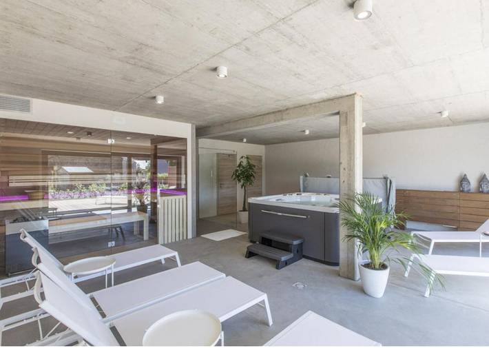 Location de vacances pour 9 personnes, avec jardin ainsi que jacuzzi et sauna, adapté aux familles à Léglise - 3