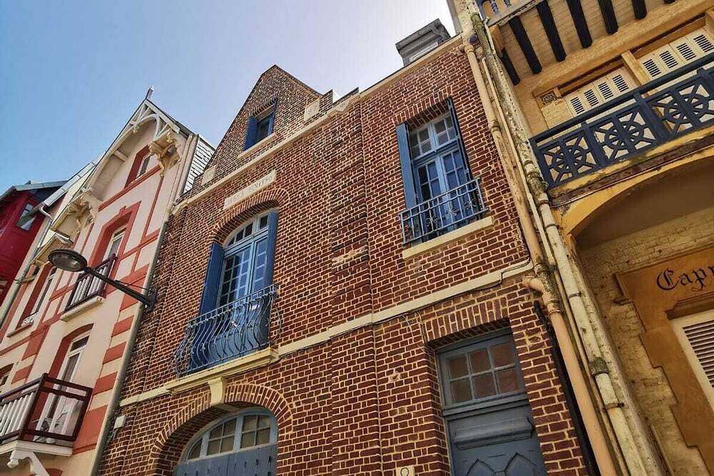 Villa Louise * Mers-les-Bains * 12 personnes * 20 mètres de la plage in Mers-les-Bains, Région d'Abbeville