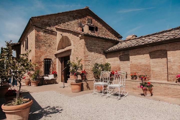 Agriturismo per 2 persone, con giardino e panorama in Crete Senesi