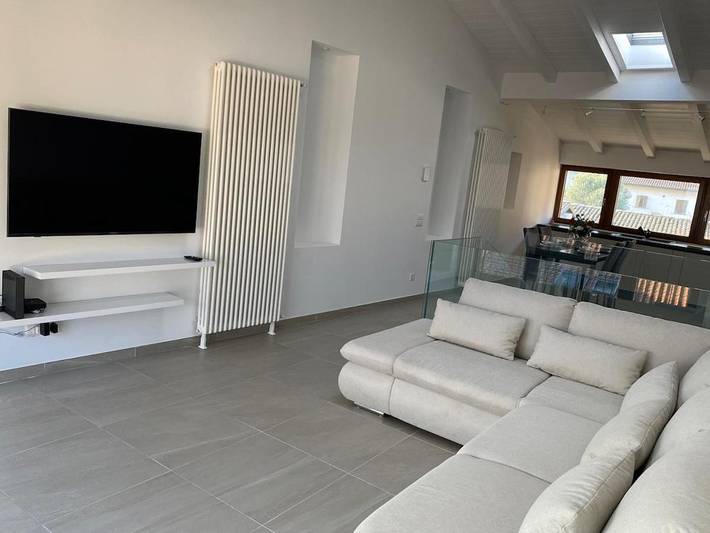 Location de vacances pour 8 personnes, avec vue sur le lac ainsi que balcon et vue dans Riva San Vitale