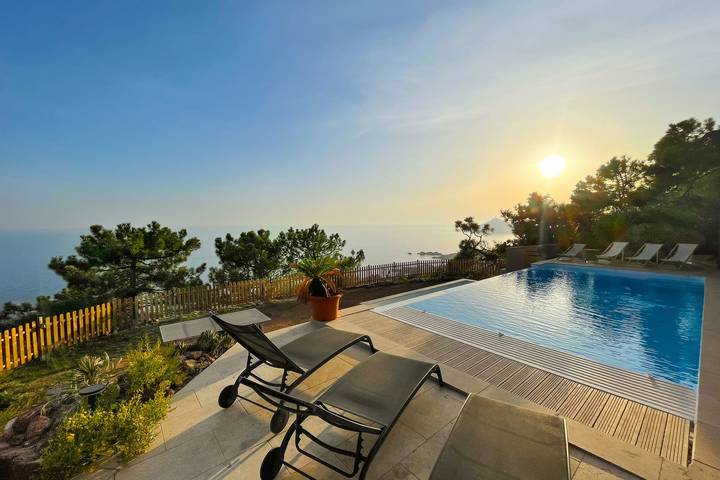 Villa für 11 Personen, mit Balkon und Terrasse sowie Garten und Pool