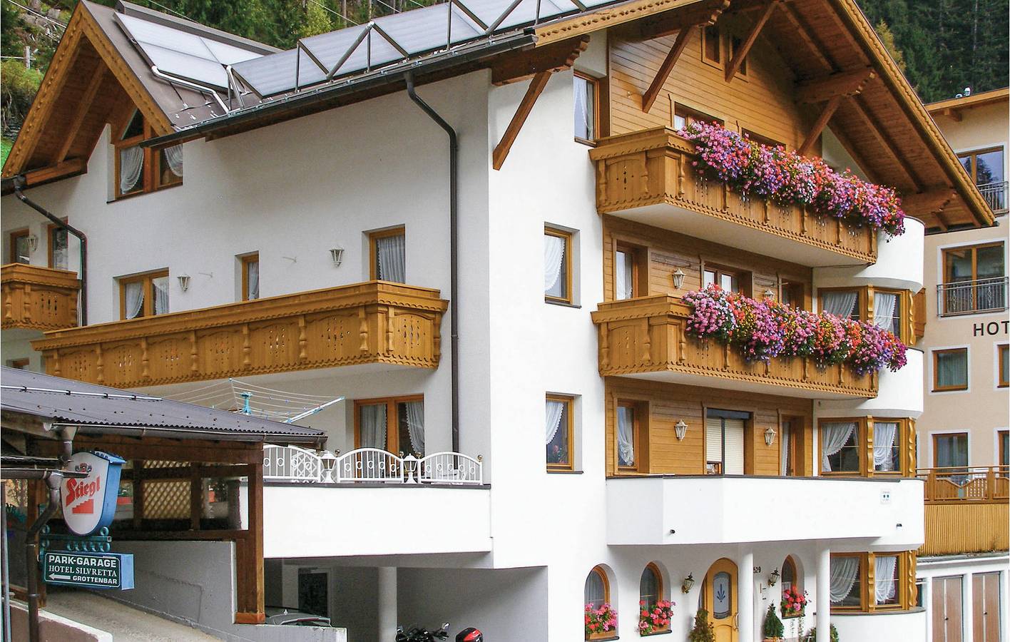 Ganze Ferienwohnung, Wohnung mit Bergblick: Parkplatz, Terrasse, 900m zur Skipiste in Kappl, Verwall