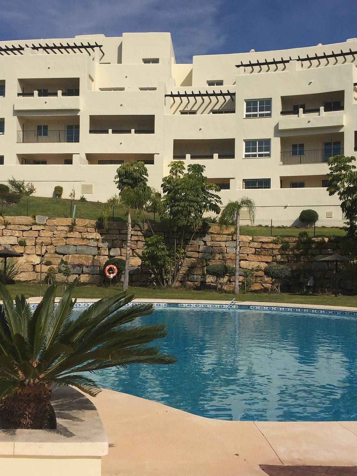 Apartamento inteiro, Apartamento 'Benalmadena Home' com vistas para o mar, Wi-Fi e ar condicionado in Torrequebrada, Benalmádena