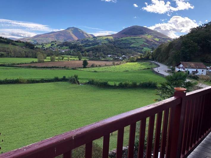 Location de vacances pour 2 personnes, avec terrasse ainsi que vue et jardin, animaux acceptés à Saint-Étienne-de-Baïgorry - 3