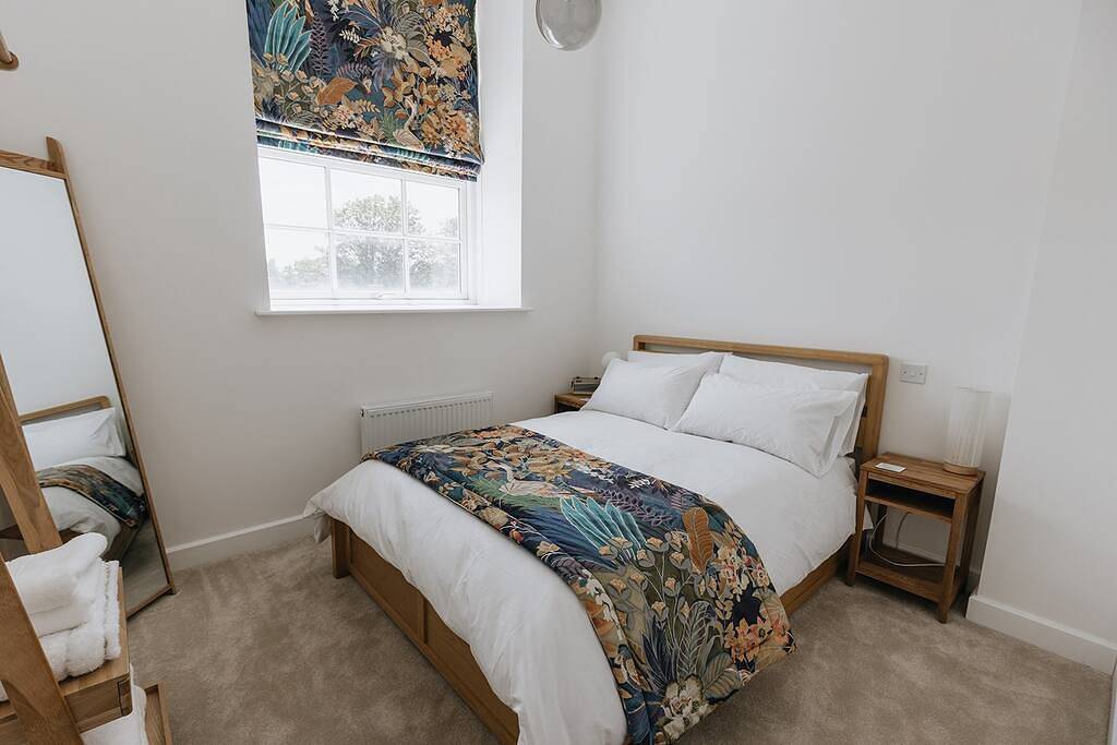 Grade Ii mill townhouse Leeds | Parking | Sleeps 6 in Leeds, Westliches Yorkshire