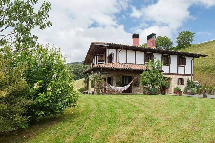 Casa de vacaciones para 8 personas, con vistas además de piscina y jardín en Guipúzcoa - 3