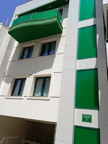 Ferienwohnung für 4 Personen, mit Garten und Balkon, kinderfreundlich in Athen