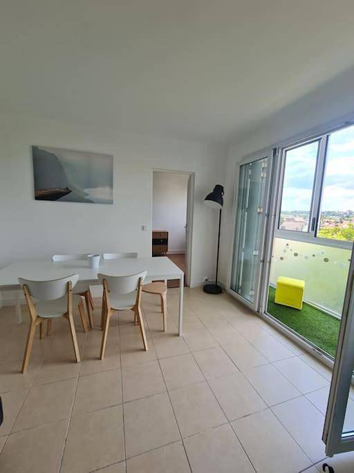Appartement entier, T3 cosy proche Paris, tous commerces et Rer à pied in Viry-Châtillon, Essonne