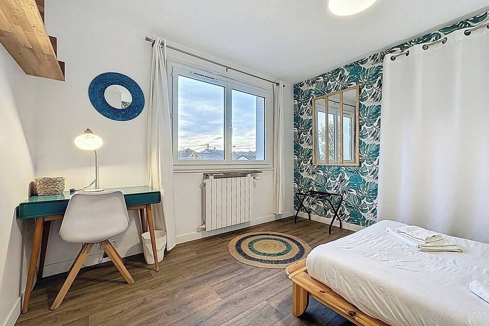 Large house with garden and parking, near metro in Saint-Denis, Sena-Saint Denis