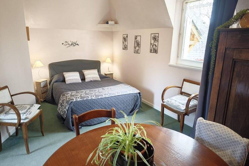 Évasion Romantique: Charmant Gîte 2 Pers., Parc Boisé, Activités & Confort Tout Inclus in Souvigny-de-Touraine, Région de Tours