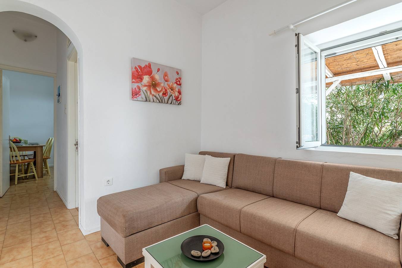 Apartment "Margaret House" with Wi-Fi, A/C, Terrace & Garden in Isterni, Paros