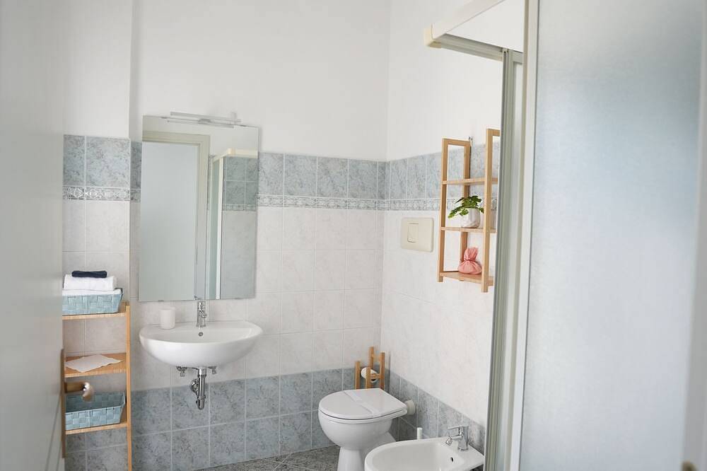 Apartamento entero, Two-room apartment with balcony, wifi and parking in serviced area in Viterbo, Provincia de Viterbo