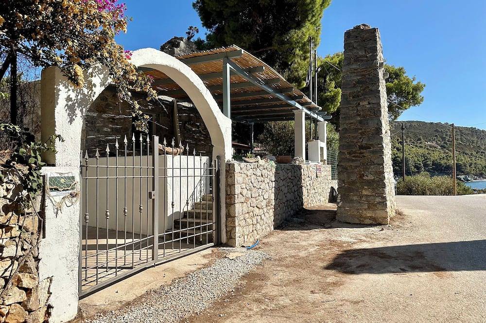 Charming 1-bedroom house with Ac, Wifi in pleasant Atsitsa in Skyros