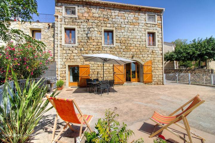 Gîte für 4 Personen, mit Terrasse und Garten sowie Ausblick auf Korsika