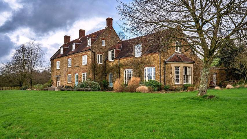 Holiday home for 17 people, with garden and sauna as well as terrace in Somerset