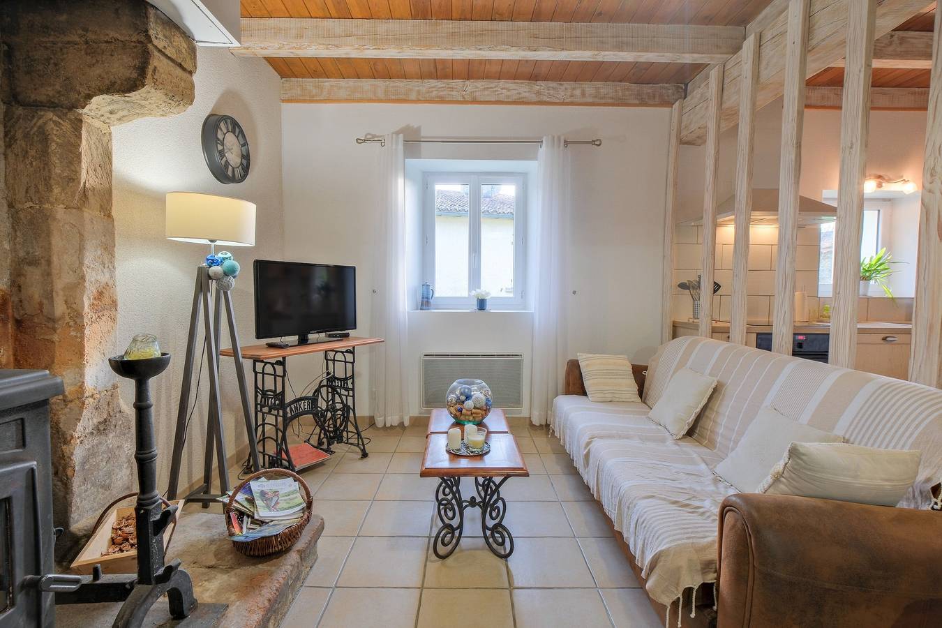 Gite Le Moutat-La Cave, avec jardin privé et Wi-Fi in Allemans, Périgord Vert