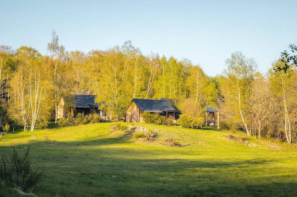 Cabane-Lodge Haut de Gamme avec Spa Privatif vers Lacs D'Auvergne in Champs-sur-Tarentaine-Marchal, Parc naturel régional des Volcans d'Auvergne