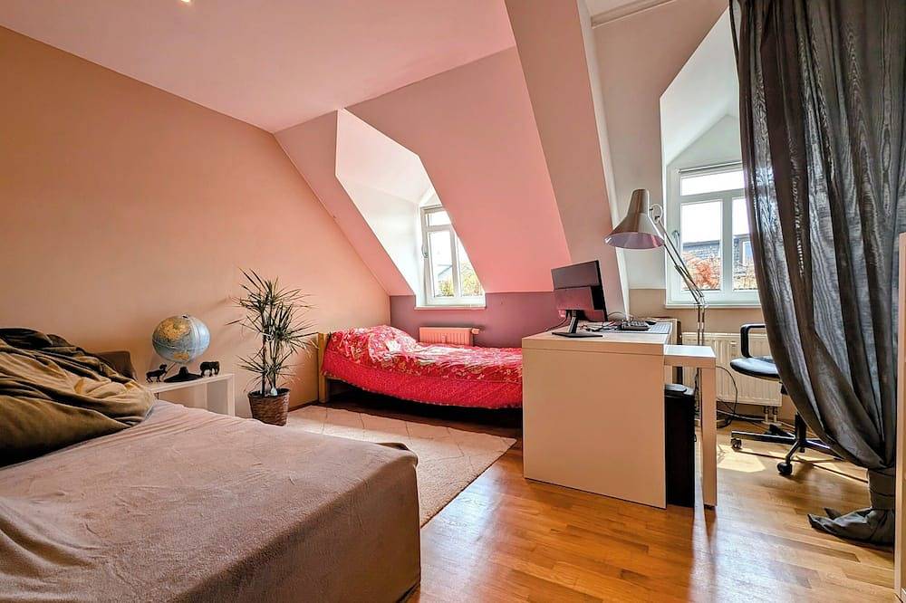 Apartamento entero, Spacious 3-bedroom maisonette apartment above Leipzig centre with stunning views in Leipzig Mitte, Leipzig