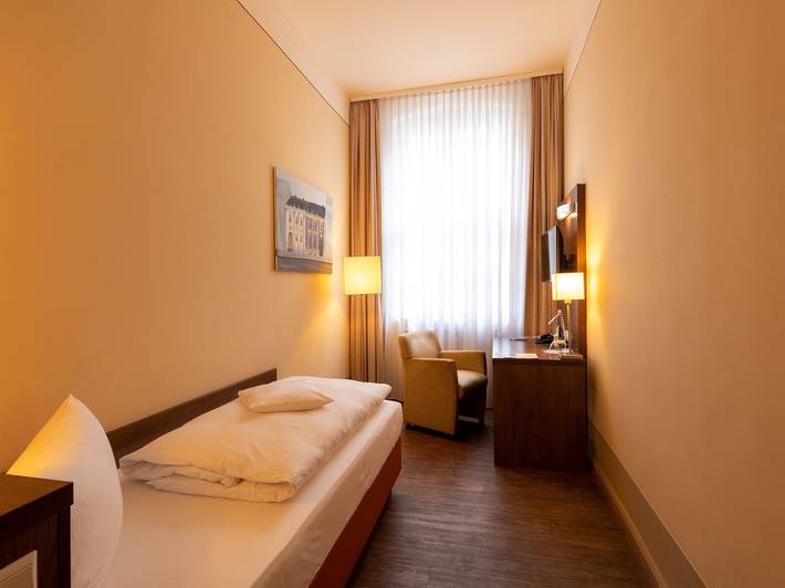 Hotel am Großen Waisenhaus - Einzelzimmer "Quartier I" mit Dusche/Wc, inkl. Frühstück in Schloss Sanssouci, Potsdam und Umgebung