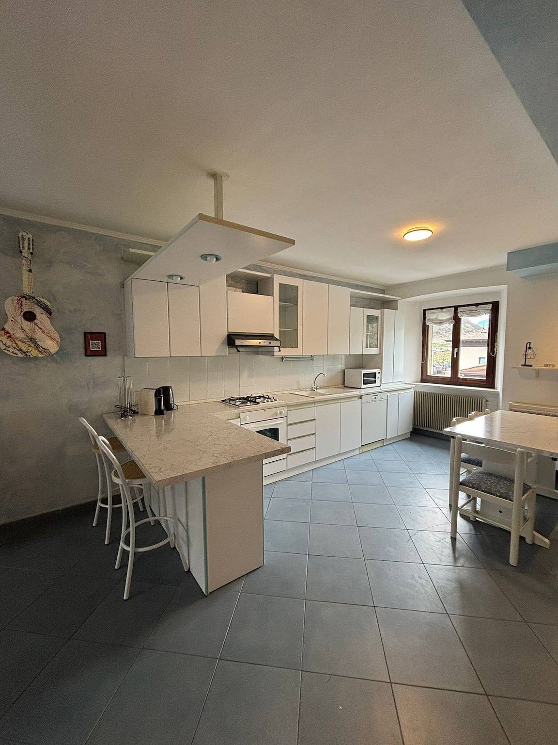 Appartamento intero, Appartamento Casa al Lago – 3 Camere, 5 Ospiti, Vicino al Garda con Balcone in Loppio, Mori