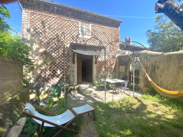 Location de vacances pour 5 personnes, avec Terrasse ainsi que Jardin et Vue dans Office De Tourisme Du Pays De Dieulefit