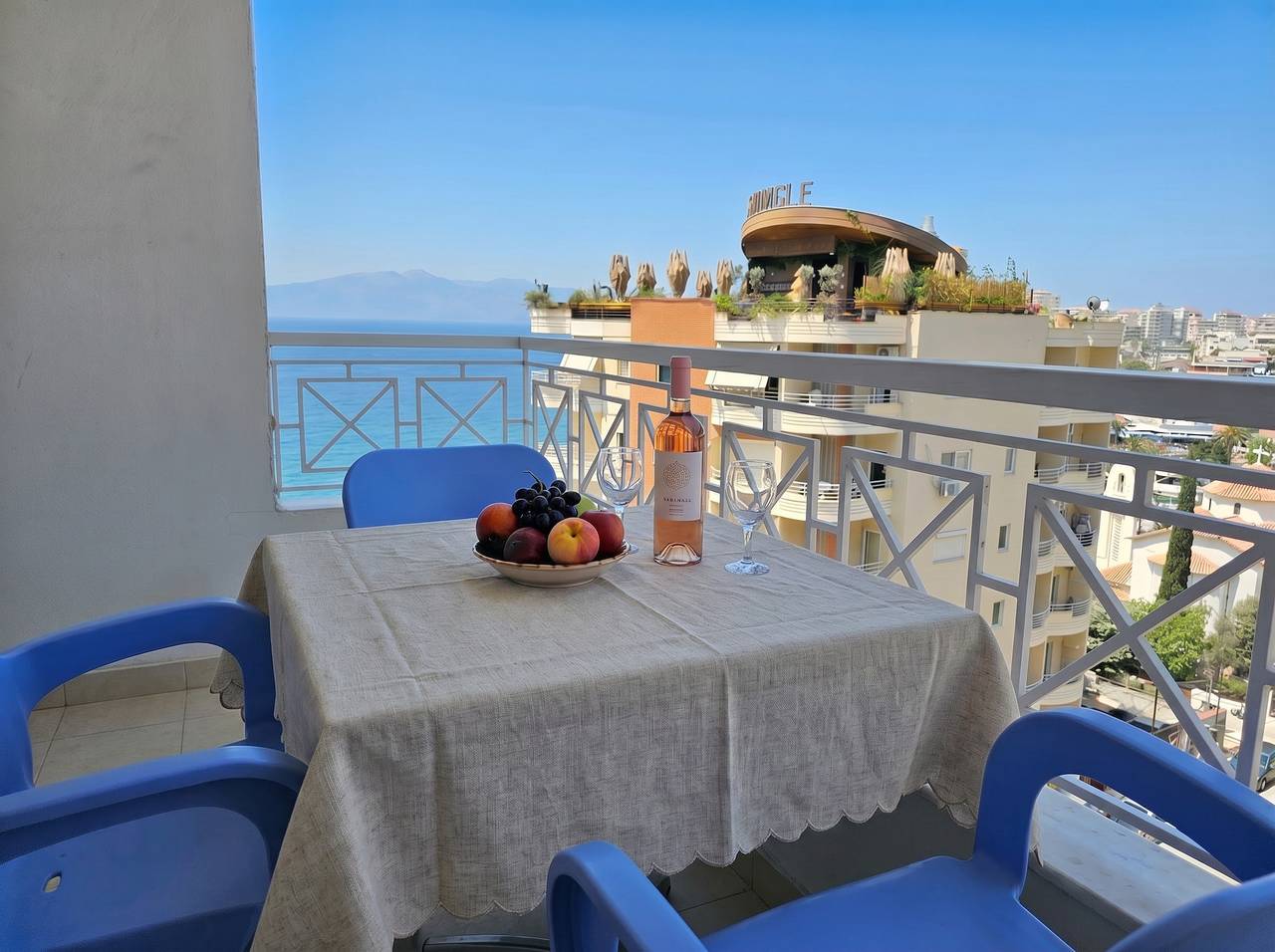 Appartamento intero, Appartamento vacanze per 3 persone con balcone in Saranda, Valona