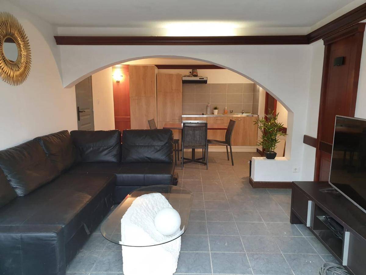Appartement entier, Two-Bedroom House in Hôpital-Camfrout, Région de Brest