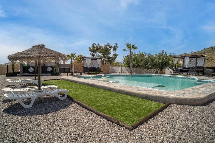 Casa de vacaciones para 4 personas, con piscina y jardín, Se admiten mascotas en Adra