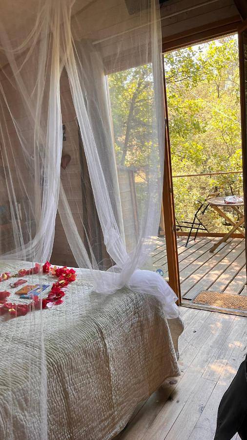 Chambre d’hôte pour 2 personnes, avec terrasse ainsi que vue et jardin, animaux acceptés