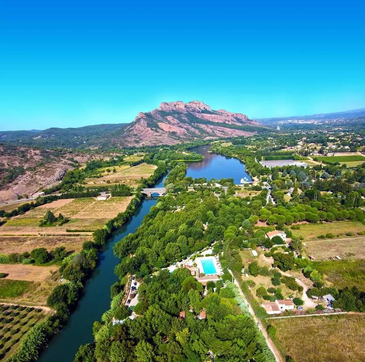 Camping pour 4 personnes, avec Terrasse et Piscine ainsi que Sauna et Vue à Roquebrune-sur-Argens