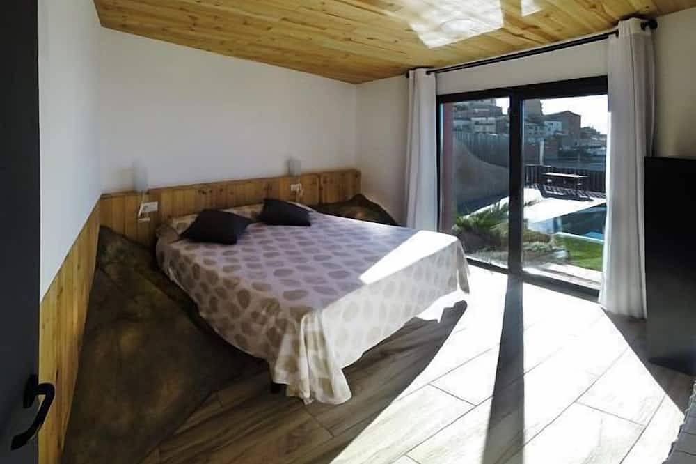 Self catering La Granja del Besa for 8 people in Cubells, Noguera