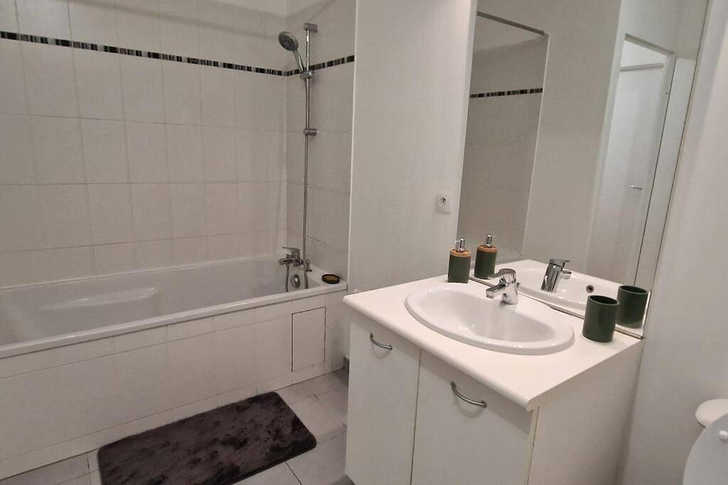 Appartement entier, Three-Bedroom Apartment in Colombes, Hauts-de-Seine