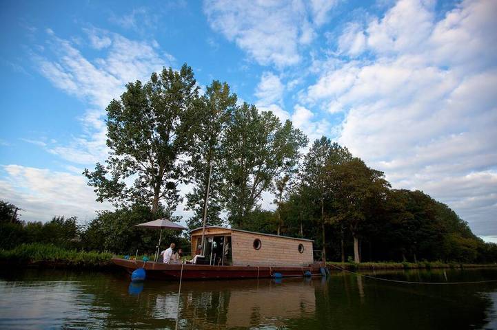 Péniche pour 5 personnes, avec Terrasse et Piscine à Chassenard