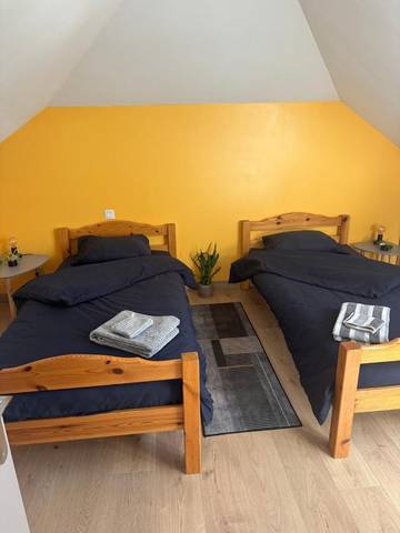 Cottage pour 2 personnes, avec terrasse et vue sur le lac ainsi que vue et jardin à La Milesse