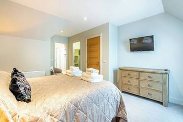 Log Cabin for 6 People in Falkirk, Scotland, Photo 4