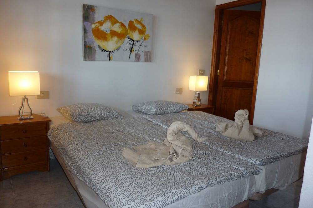 Apartment located in prime location with sea views and just 150m from the beach in Puerto del Carmen, Tías