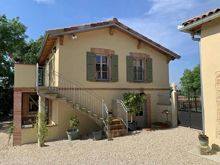 Maison de campagne pour 2 personnes, avec Balcon et Terrasse ainsi que Jardin et Piscine dans Sajas