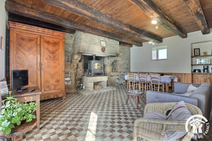 Gîte pour 3 personnes, avec jardin à Bazouges-la-Pérouse - 2