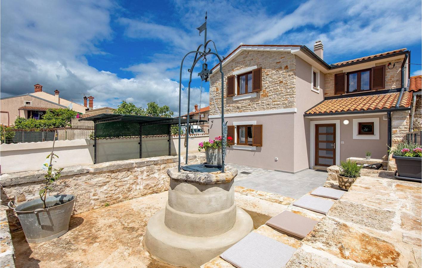 Reizende 2-Zimmer-Wohnung mit Pool, WLAN und in der Nähe der Küste und des Stadtzentrums in Marčana, Südküste Istrien