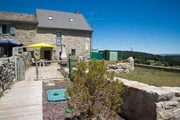 Gîte pour 8 personnes, animaux acceptés à Fau-de-Peyre