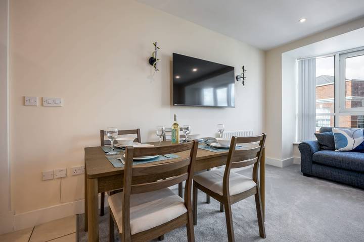 Entire apartment, Quay Retreat - Spacious Apartment with On-site Parking in Poole, Poole Harbour