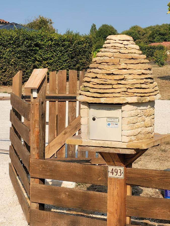 Location de vacances pour 4 personnes, avec vue ainsi que jardin et piscine, animaux acceptés à La Chapelle-Aubareil - 3