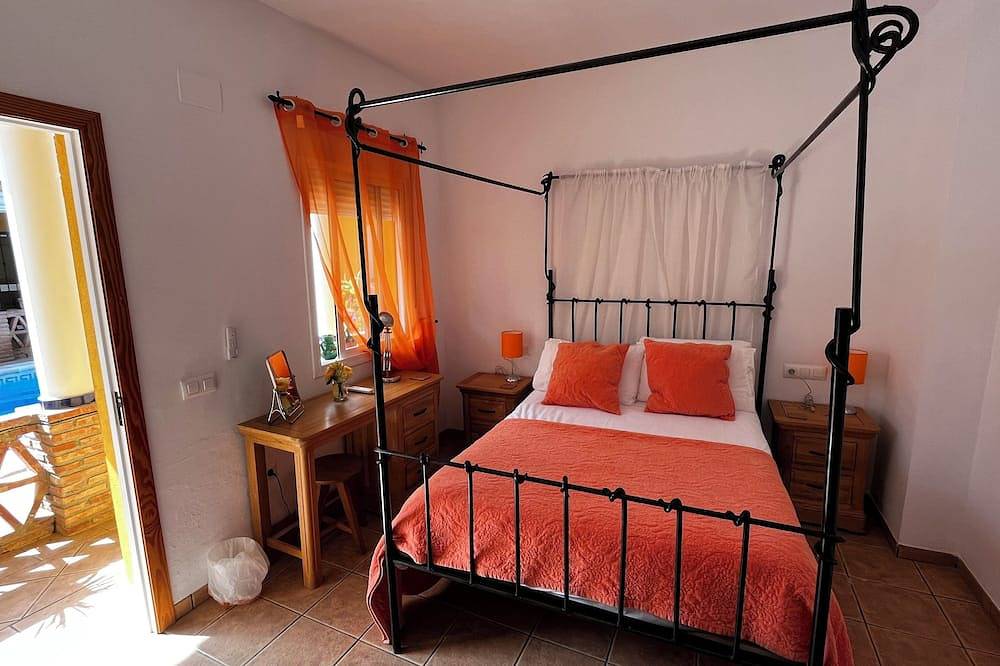 Casa Uno Ihre Villa im römischen Stil im Herzen Andalusiens - Pool, Grill & Terrasse in La Carlota, Córdoba Provinz