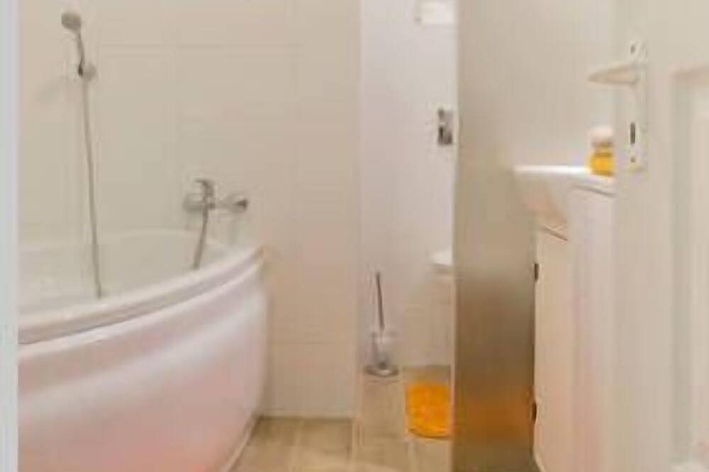 Apartamento entero, Estudio De Naranja Oktogon Andrassy mezzanine Duplexstyle in Budapest, Közép-Magyarország