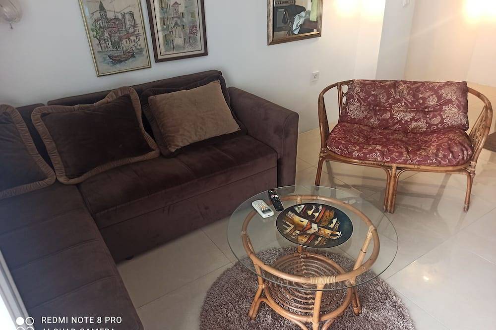 Charming 1-bedroom apartment with Wifi, Ac in cool Budva at superb location in Budva, Opština Budva