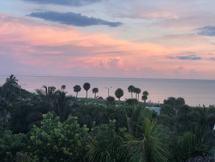 Vacation rental for 4 people, with hot tub and pool as well as balcony in Lido Key