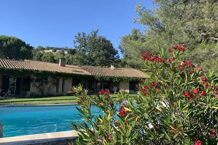 Location de vacances pour 11 personnes, avec Terrasse et Jardin à Le Tholonet